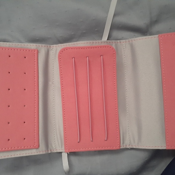 Pandora wristlet and jewelry organizer set. - Picture 3 of 8